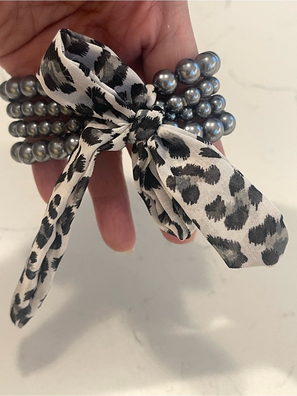 Stylish Black & White Leopard Bow Pearl Stretch Bracelet